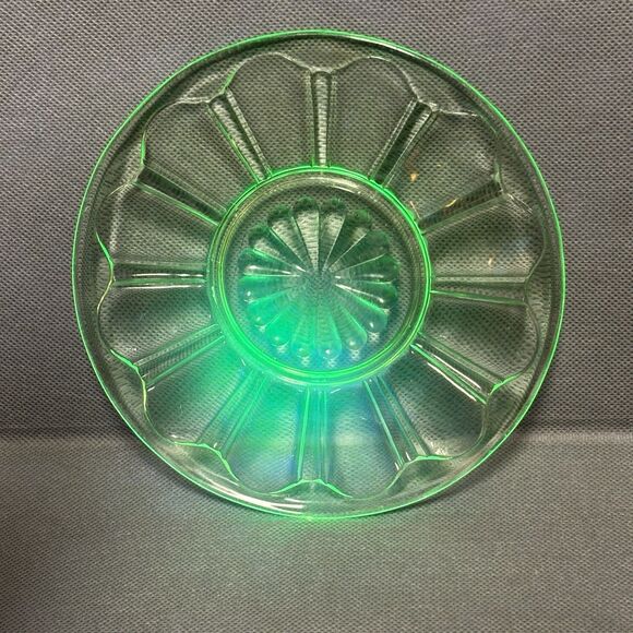 Vintage Anchor Hocking Depression Glass Colonial Design 6” Plates Uranium Glass - Picture 1 of 6
